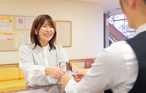 お会計の様子の写真